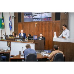 Vereadores de Campo Largo votam três vetos do prefeito à projetos do Legislativo